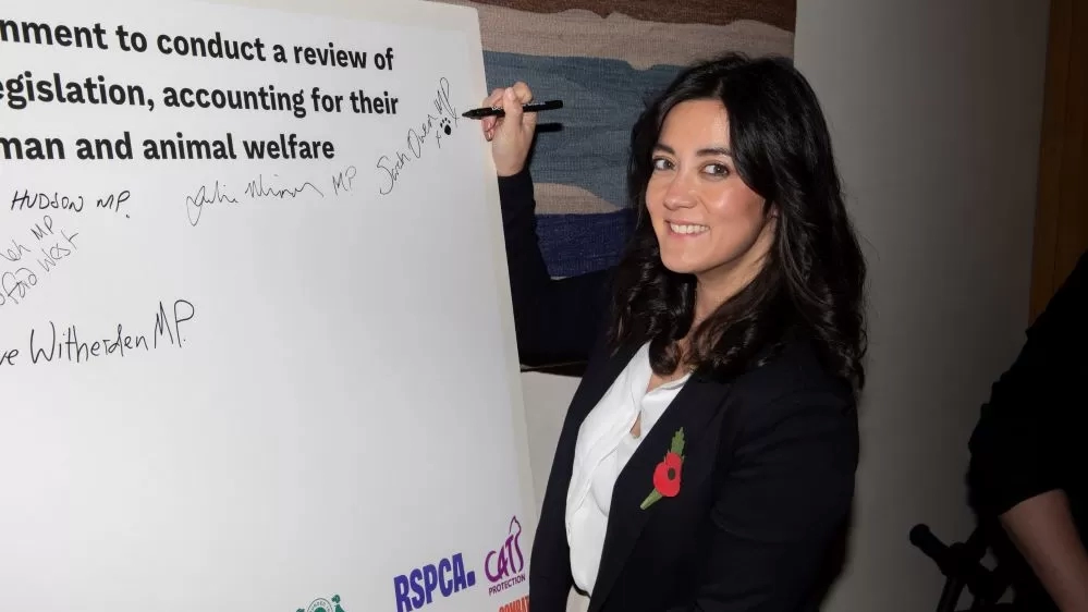 Sarah Owen MP for Luton North signs a banner pledging her support to the fireworks campaign.