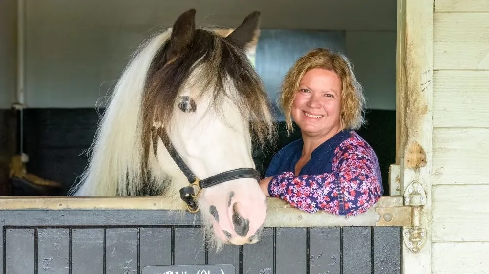 Redwings Olga in a stable with her Guardian 